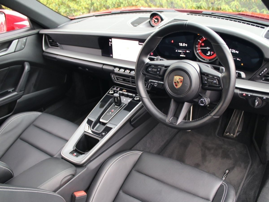 2022 Porsche 911 Carrera €175,000