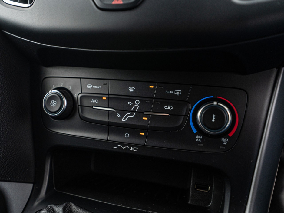 2016 Ford Focus - image 22