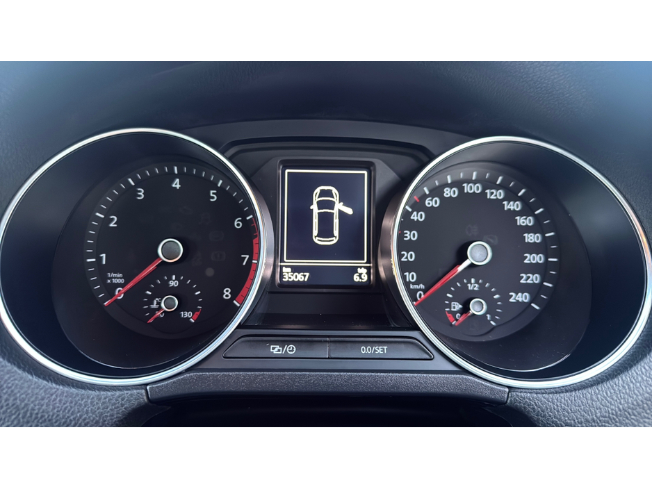 2016 Volkswagen Polo *HIGHLINE* 35,000KMS / LEATHER / HEATED SEATS / CAMERA / AUTO €13,900