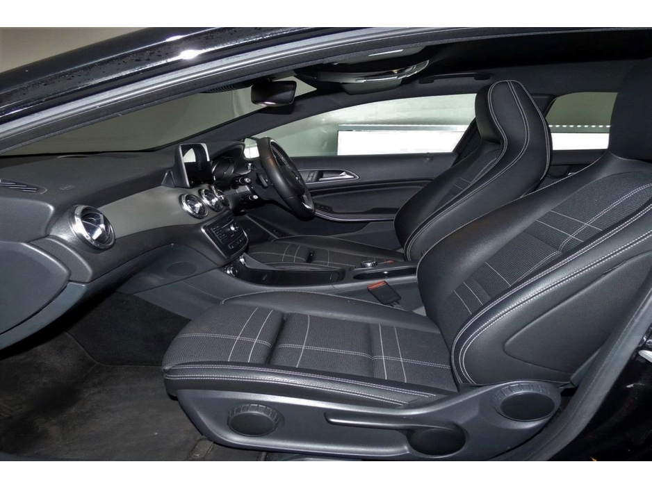 2017 Mercedes-Benz GLA Class GLA 180 *HALF LEATHER*REVERSE CAM*PARK SENSORS* €20,990