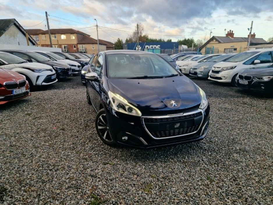 2017 Peugeot 208 1.2l Auto| Panoramic roof €10,950