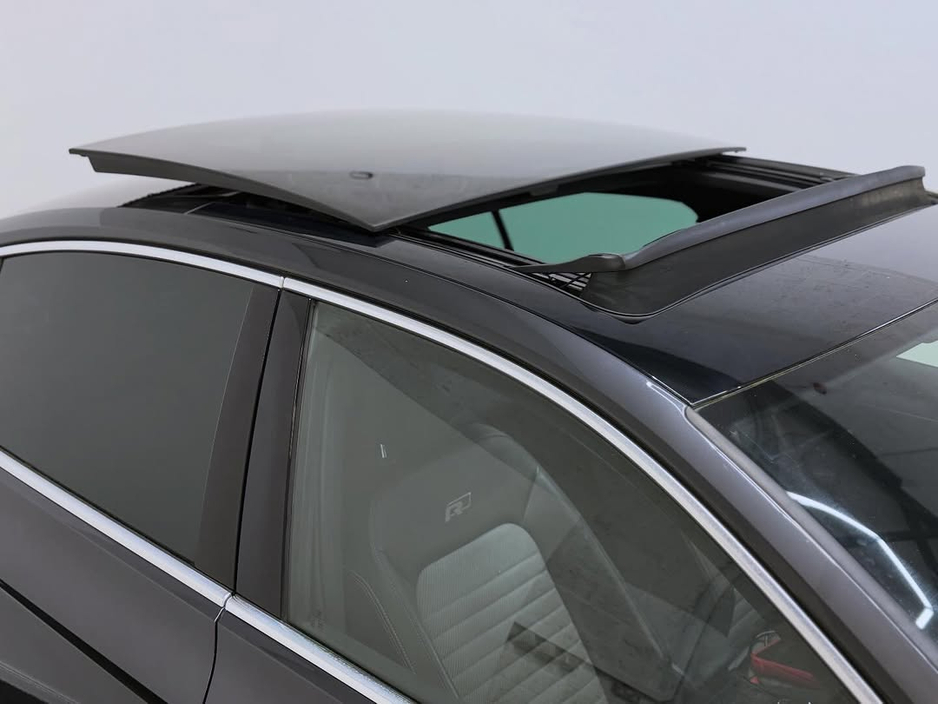 2018 Volkswagen Passat - image 9