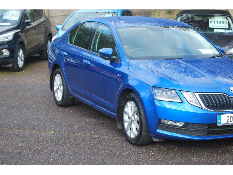 2020 Skoda Octavia - image 3