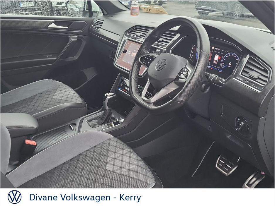 2024 Volkswagen Tiguan Allspace - image 8