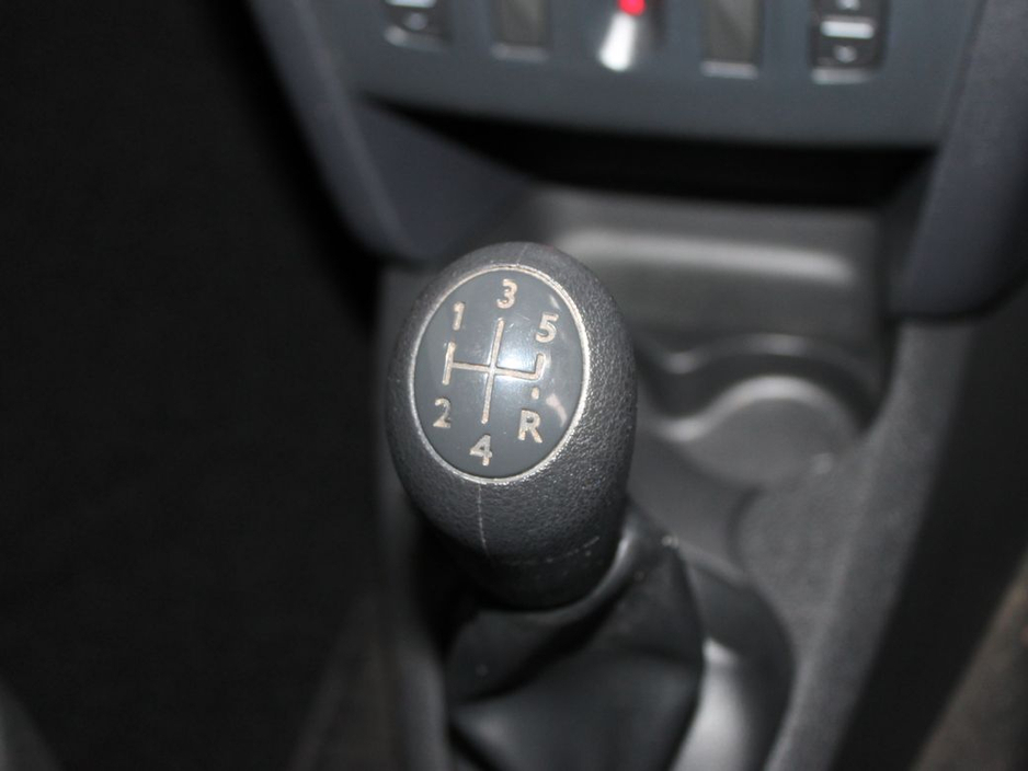 2016 Dacia Sandero - image 19