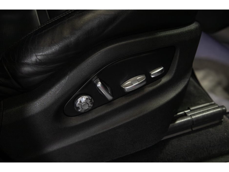 2020 Porsche Cayenne - image 21