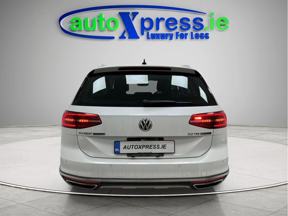 2020 Volkswagen Passat - image 9