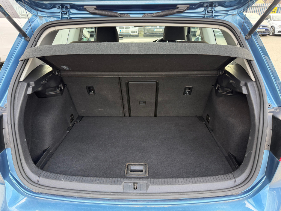 2013 Volkswagen Golf - image 22