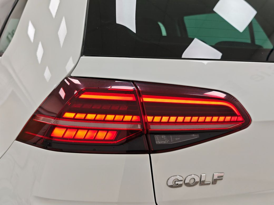 2018 Volkswagen Golf - image 22