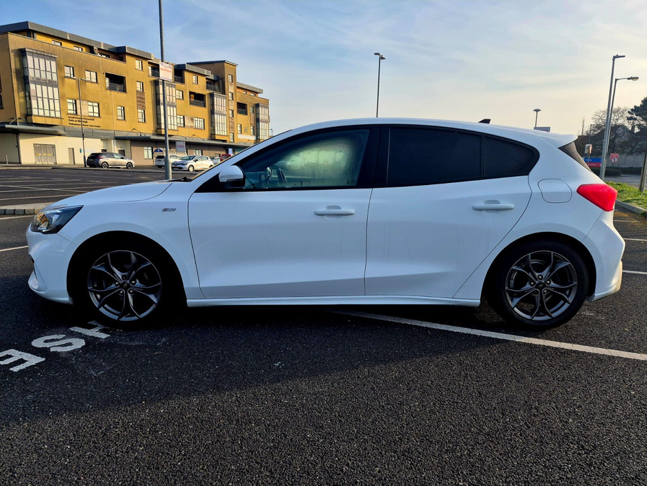 2021 Ford Focus - image 3