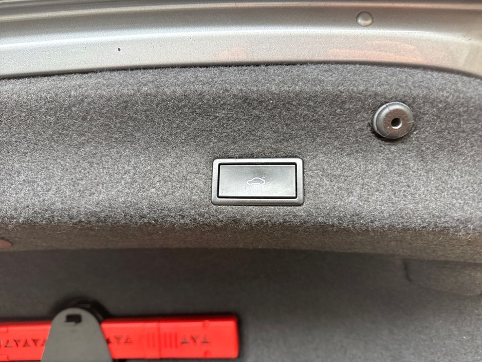 2019 Volkswagen Passat - image 5