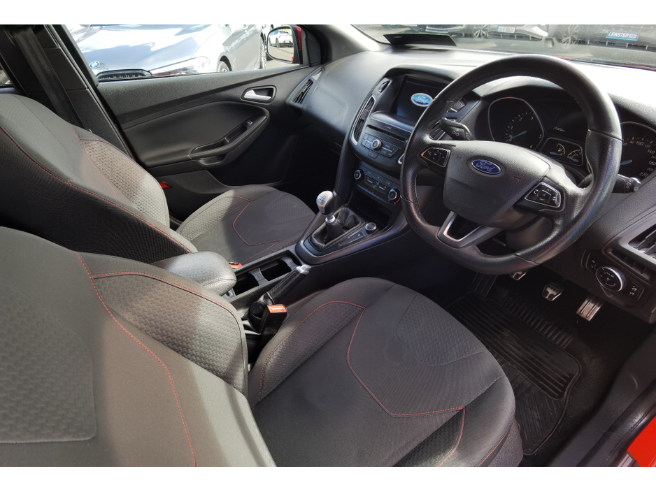 2017 Ford Focus - image 10