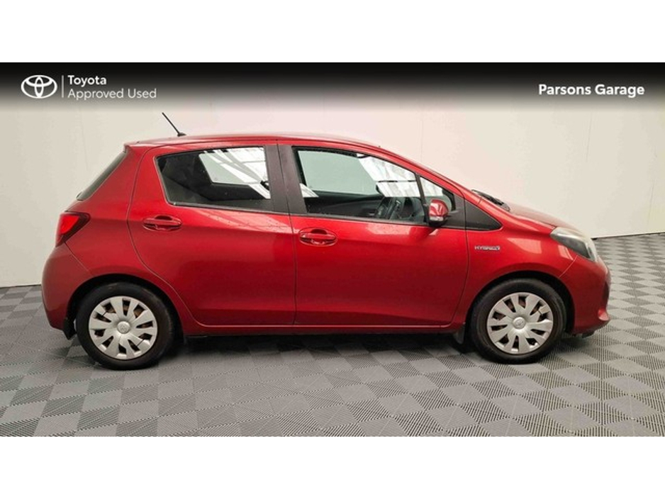 2015 Toyota Yaris - image 3