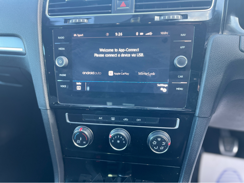 2018 Volkswagen Golf - image 15