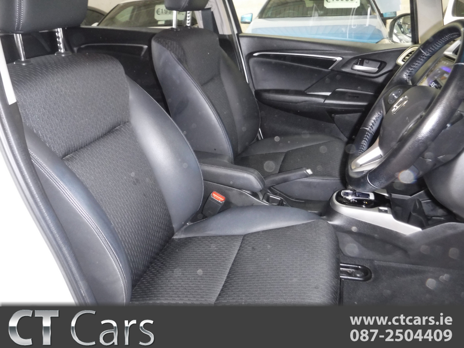 2016 Honda Fit - image 9