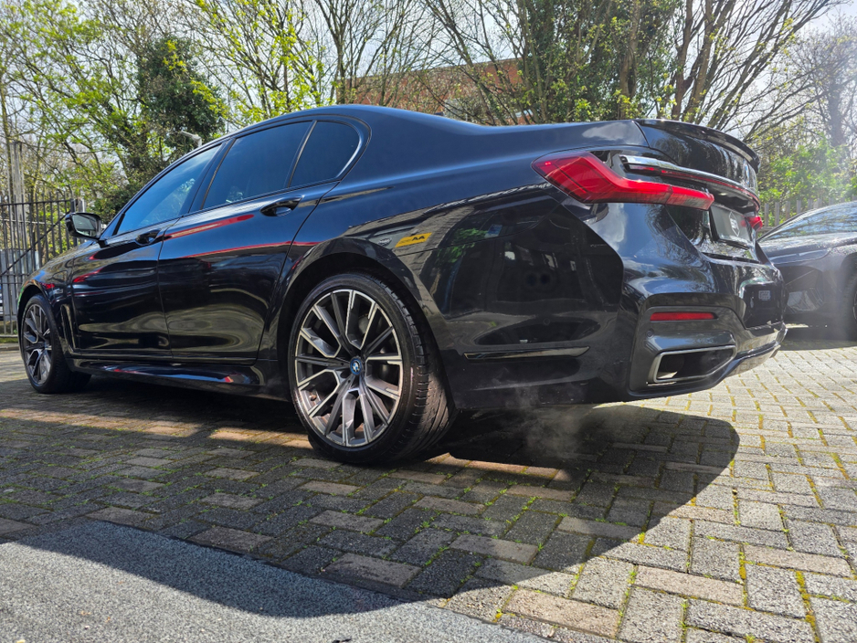 2022 BMW 7 Series - image 8