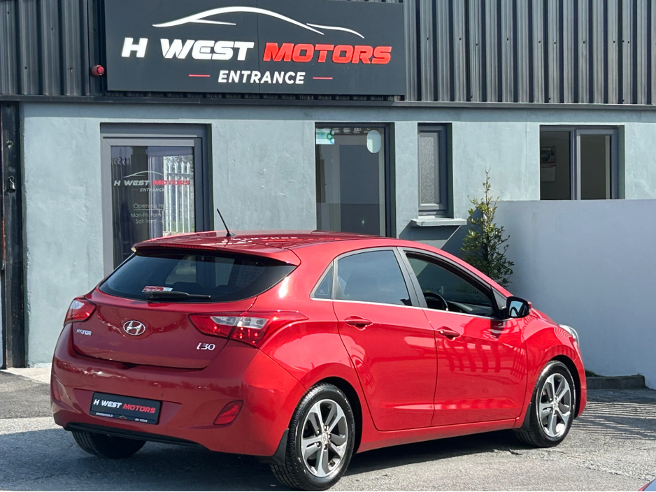 2016 Hyundai i30 - image 3