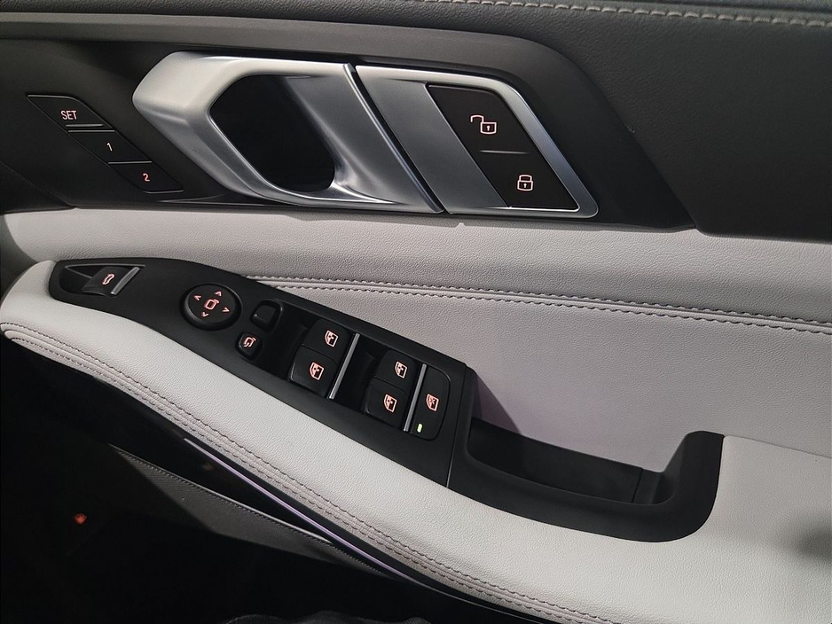 2024 BMW X5 - image 22