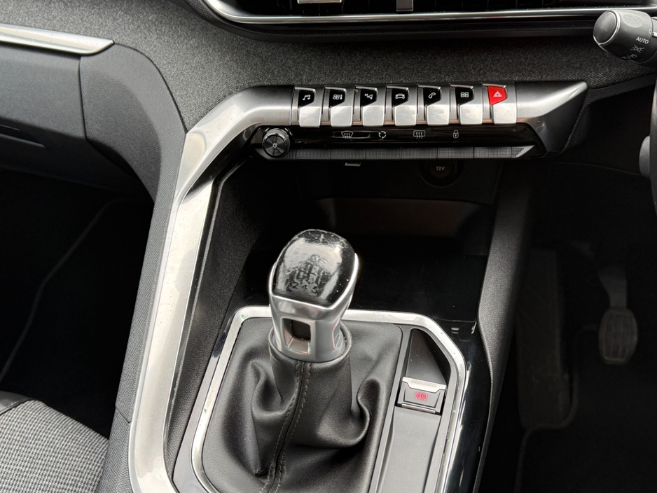 2018 Peugeot 5008 - image 26