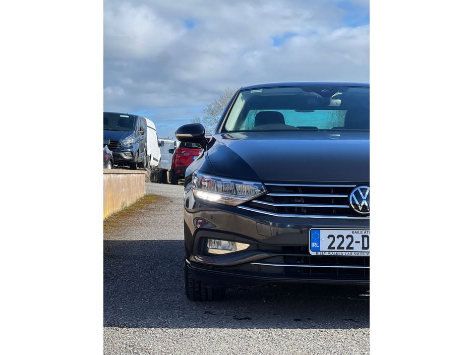 2022 Volkswagen Passat - image 14