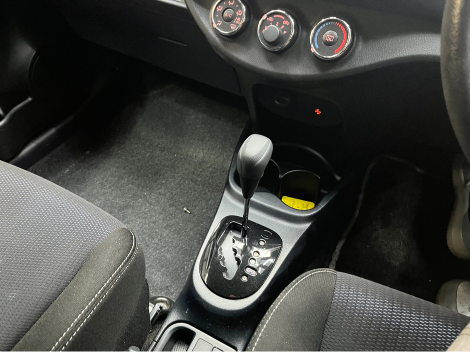 2018 Toyota Vitz - image 14