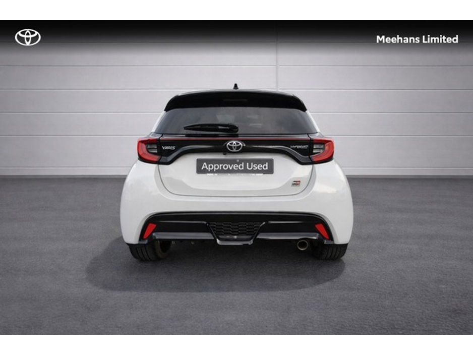 2023 Toyota Yaris - image 4