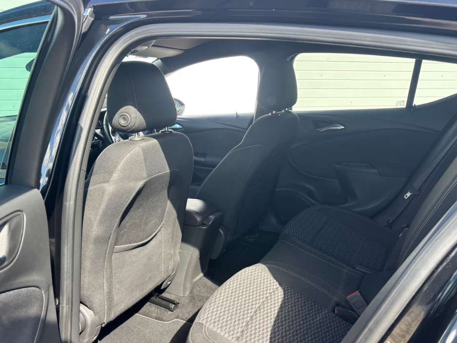 2018 Opel Astra - image 11