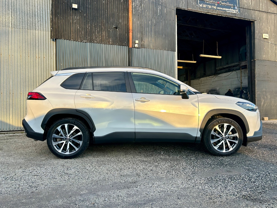 2023 Toyota Corolla Cross - image 3