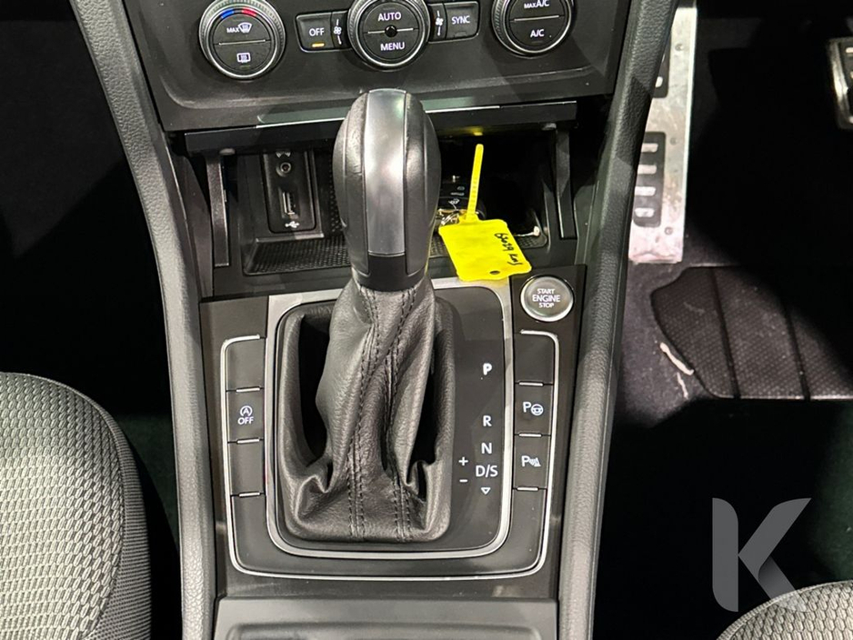 2020 Volkswagen Golf ESTATE 1.2L TSI - COMFORT LINE MEISTER - DIAMOND CUT ALLOYS - REVERSE CAMERA - CRUISE CONTROL - PADDLE SHIFT €19,950