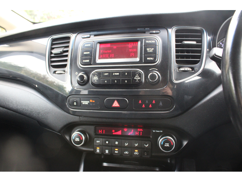 2013 Kia Carens - image 8