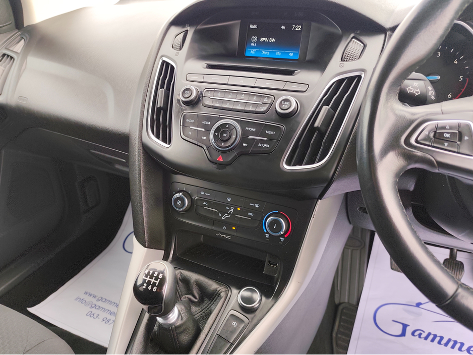 2016 Ford Focus - image 12