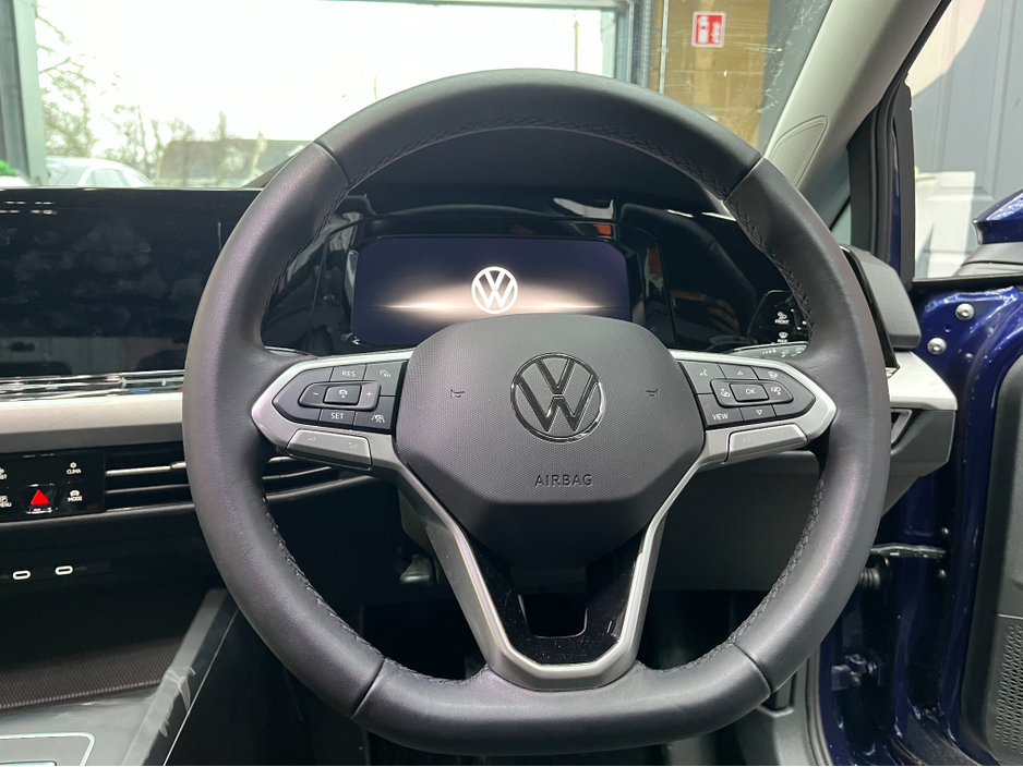2024 Volkswagen Golf €32950! 2024 VOLKSWAGEN GOLF TDI ED ACTIVE ADVANCED PLATINUM 2.0 AUTOMATIC / CRUISE CONTROL / REVERSE CAMERA / HEATED SEATS / APPLE CARPLAY / AMBIENT LIGHTS / PADDLE SHIFTERS €32,950