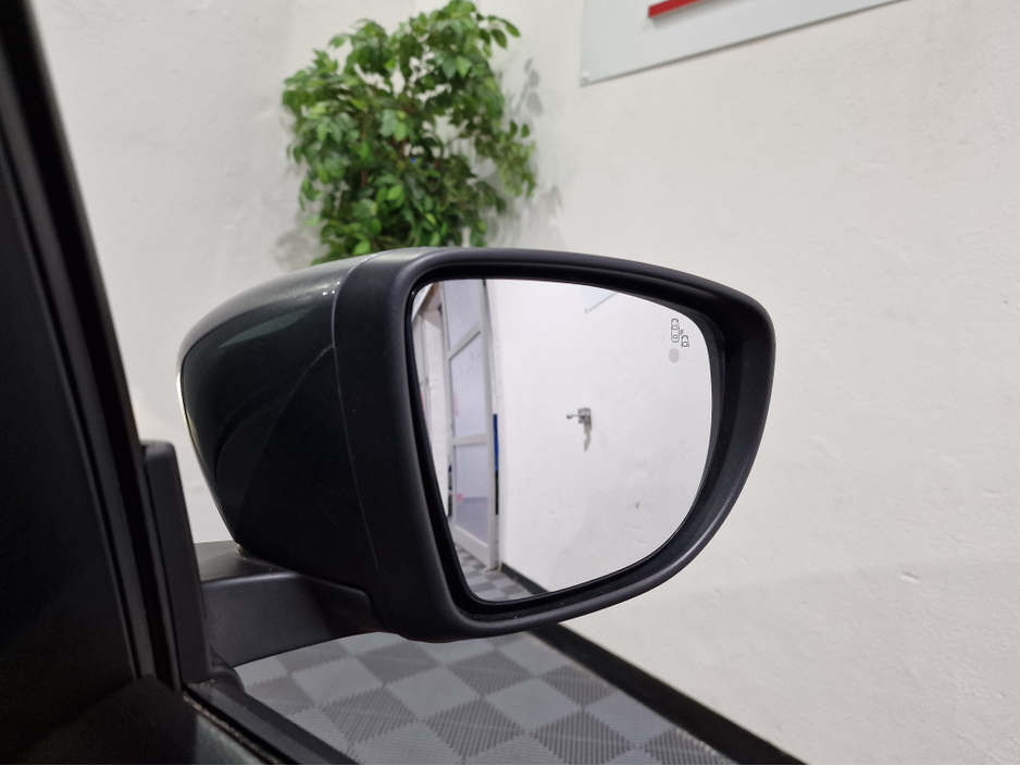 2024 Nissan Leaf - image 29