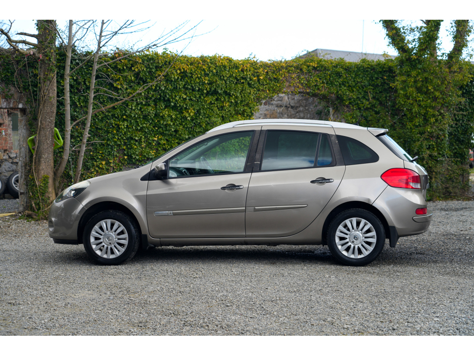 2010 Renault Clio - image 17