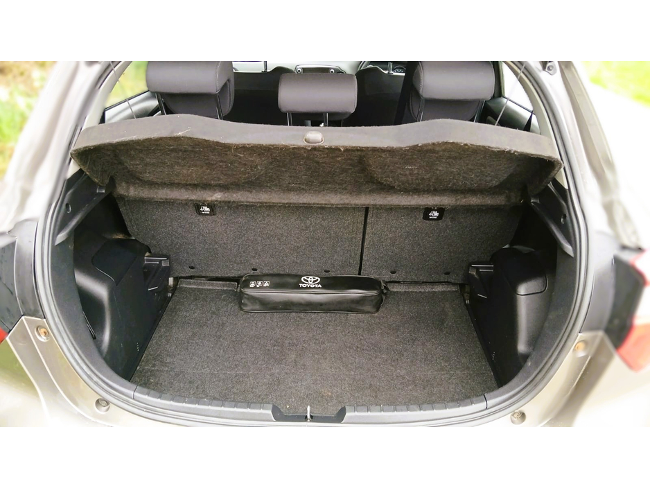 2020 Toyota Yaris - image 6