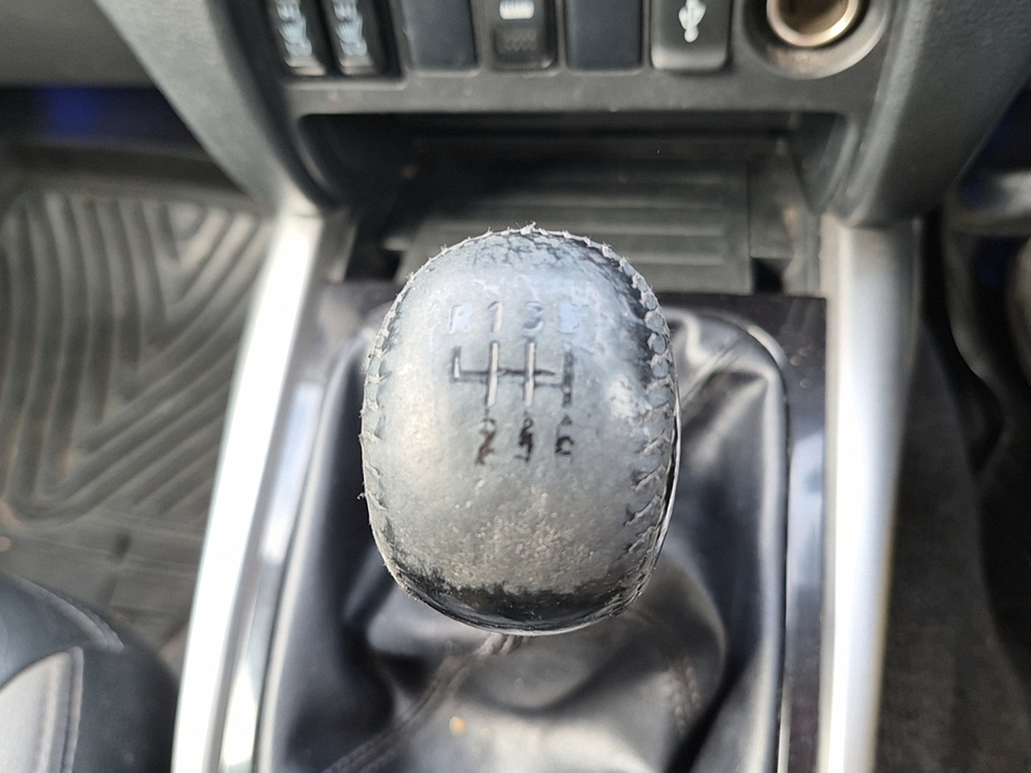 2017 Mitsubishi L200 - image 32