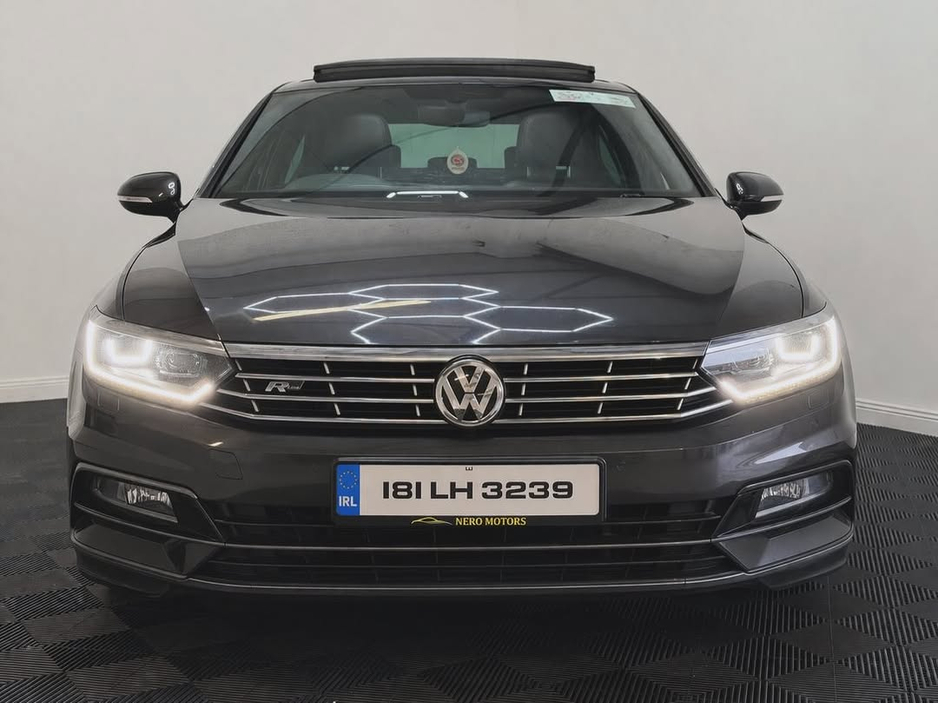 2018 Volkswagen Passat - image 4