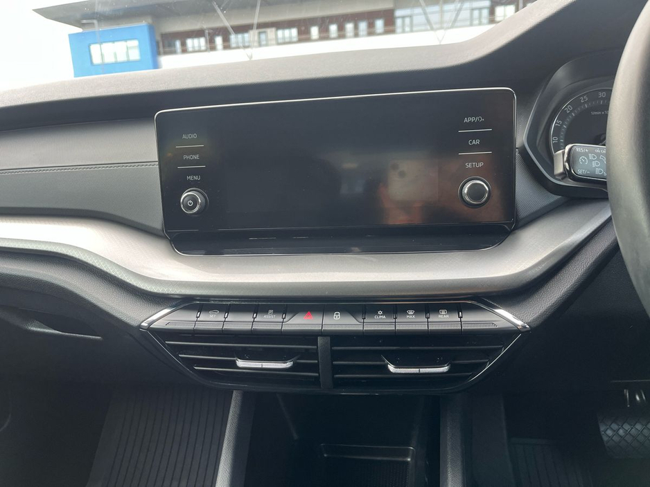 2023 Skoda Octavia - image 8