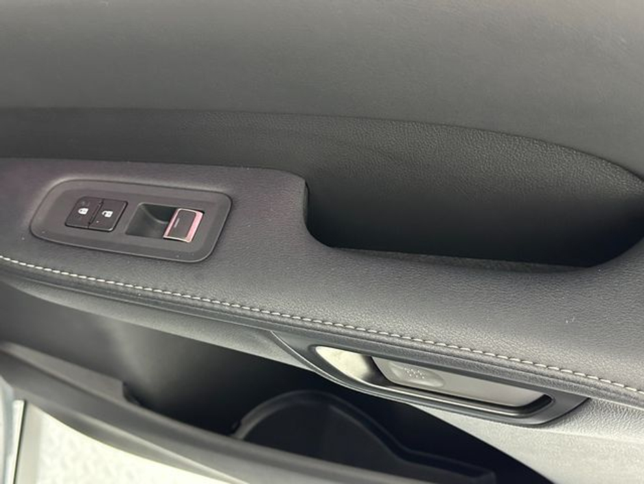 2025 Lexus RX 450h+ - image 25