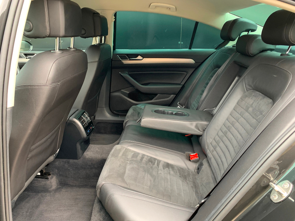 2017 Volkswagen Passat - image 13