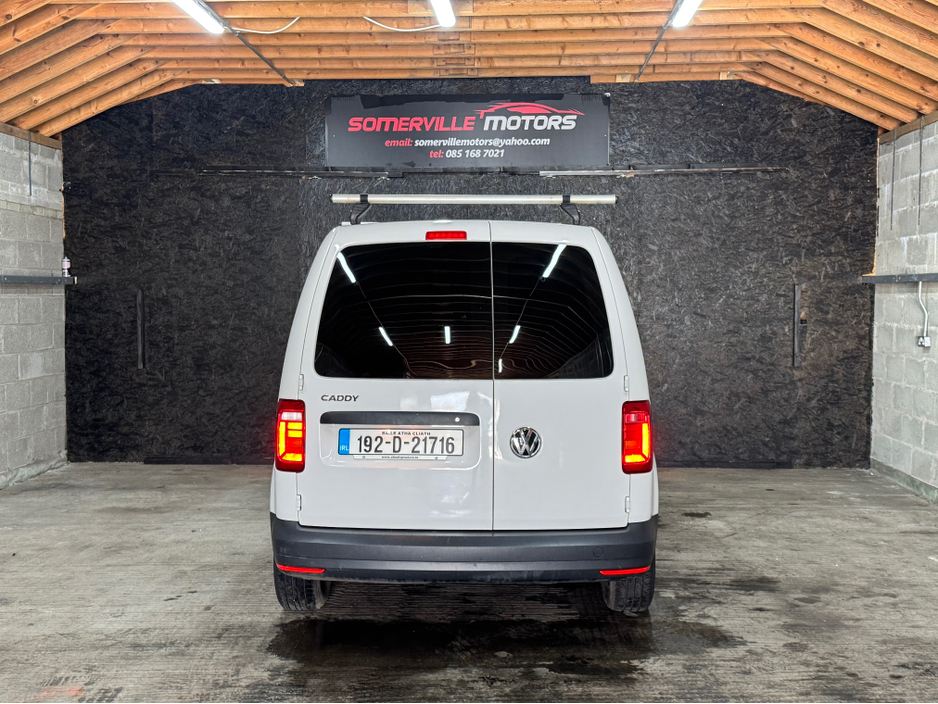 2019 Volkswagen Caddy - image 5