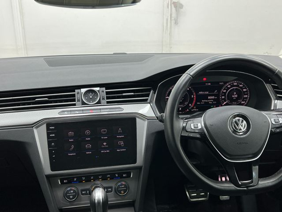 2018 Volkswagen Passat - image 12