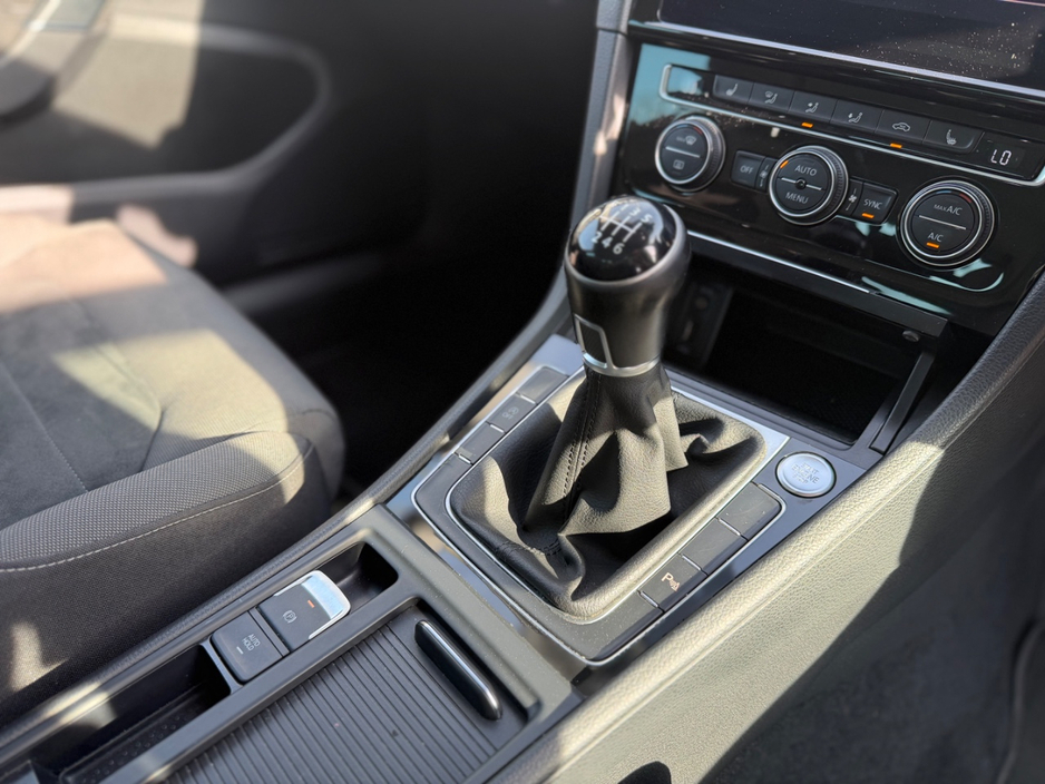 2018 Volkswagen Golf - image 13