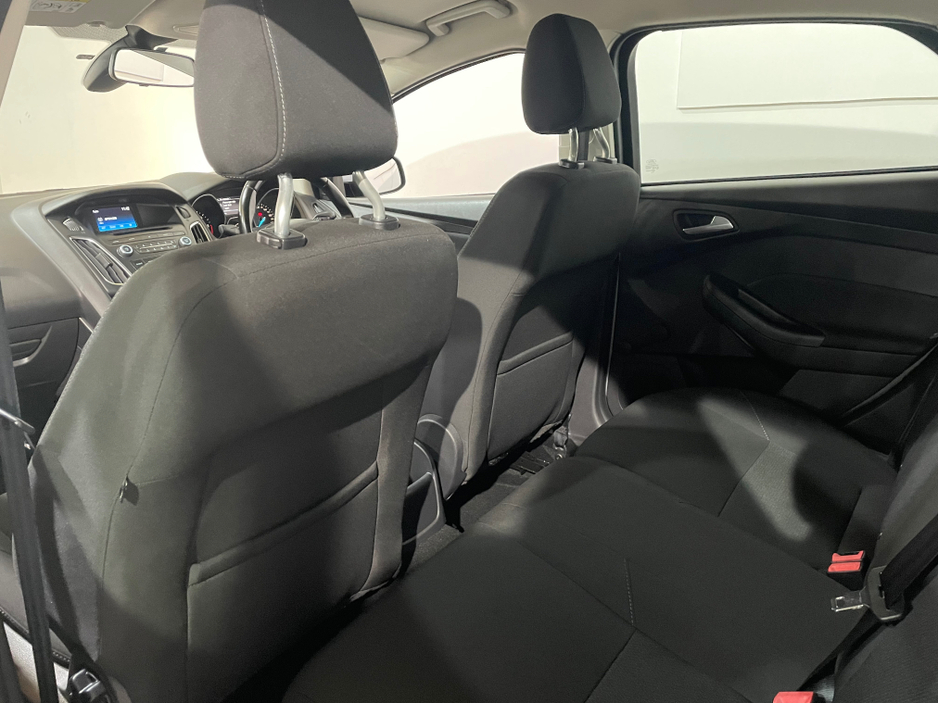 2016 Ford Focus - image 17