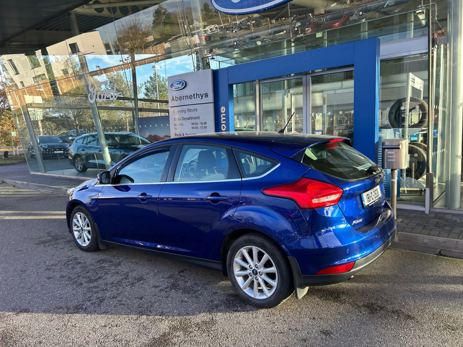 2018 Ford Focus - image 8