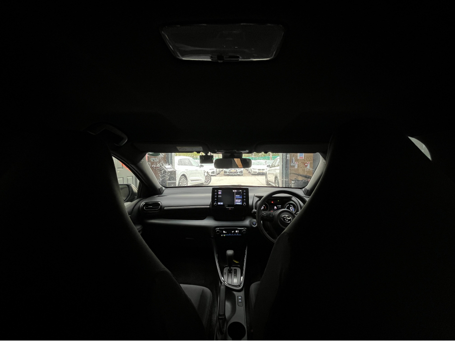 2022 Toyota Yaris - image 11