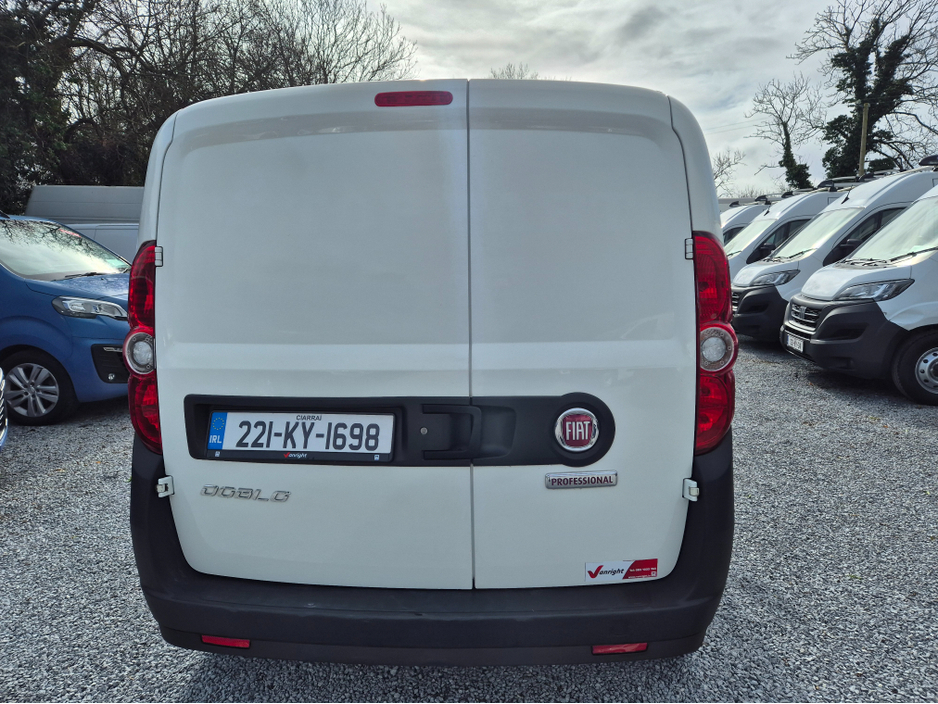 2021 Fiat Doblo - image 5