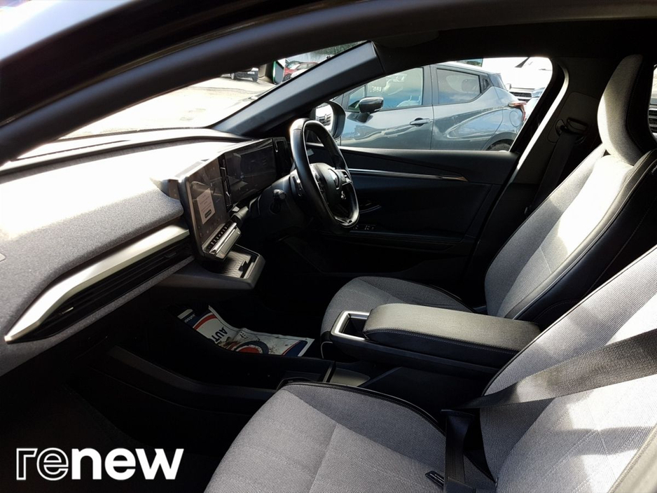 2023 Renault Megane E-Tech EV60 220hp Techno €24,995