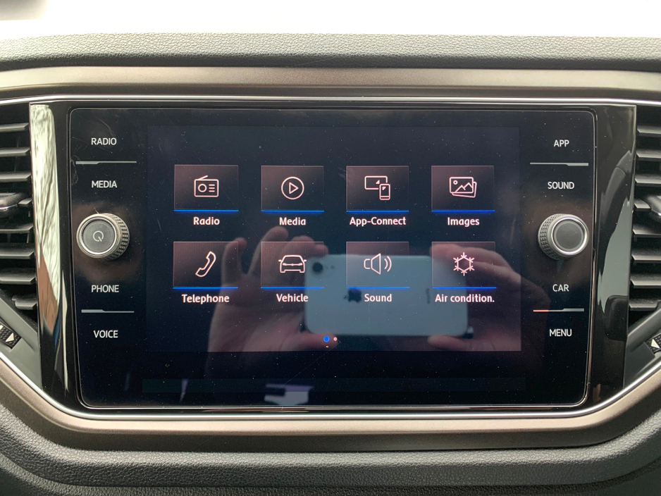 2019 Volkswagen T-Roc - image 29