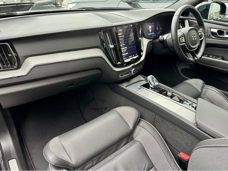 2025 Volvo XC60 AWD T6 TOP SPEC
